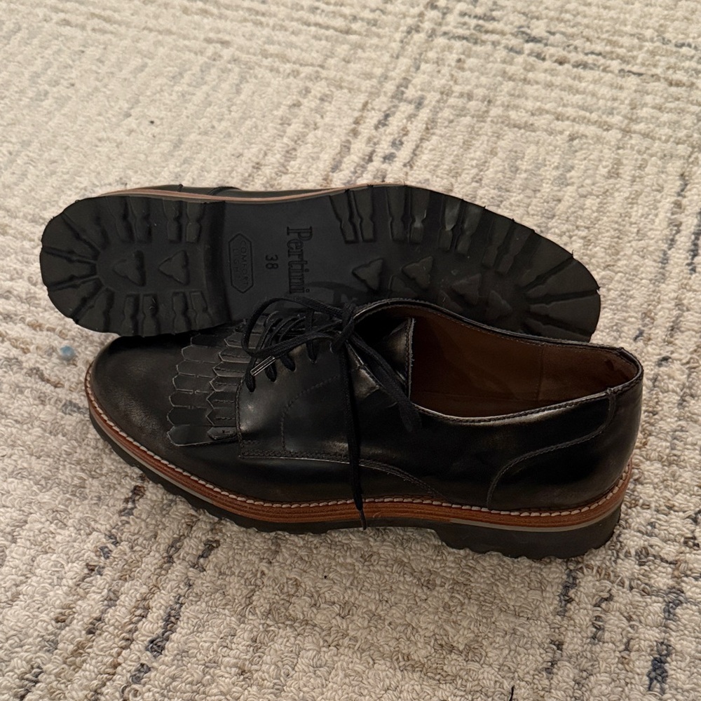 Shoes - Picture 2 of 4